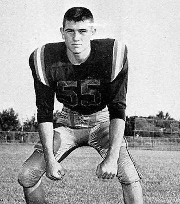 25. Ünlü aktör Tommy Lee Jones'un 19 yaşında Amerikan futbolu oynarken çekilmiş fotoğrafı (1965)