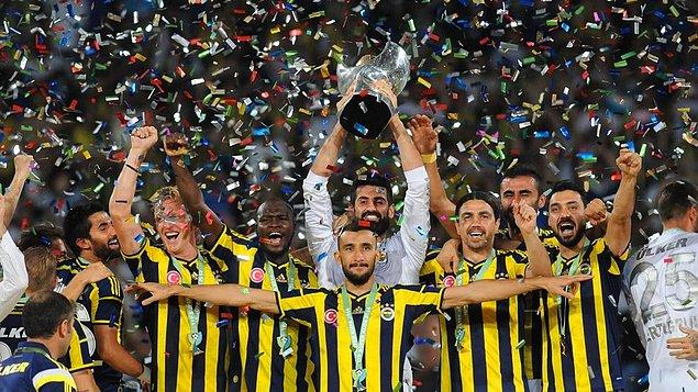 12. Fenerbahçe hangi sezon 3 kupayı birden ( Süper Lig/Birinci Lig, Türkiye Kupası, Süper Kupa/Cumhurbaşkanlığı Kupası ) kazanmıştır?