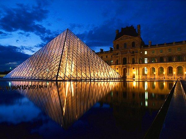 3. Louvre Müzesi / Paris
