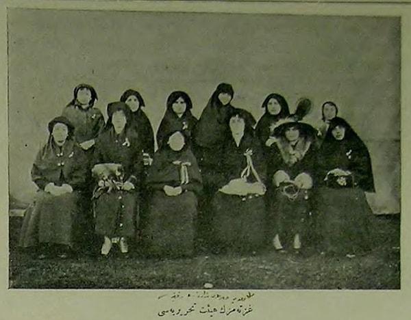 4. Dernek, ırk ve mezhep ayrımını yapmayarak, Osmanlı kadınlarını asil üye, yabancı uyrukluları da yardımcı üye olarak topluluğa kabul etmiştir.