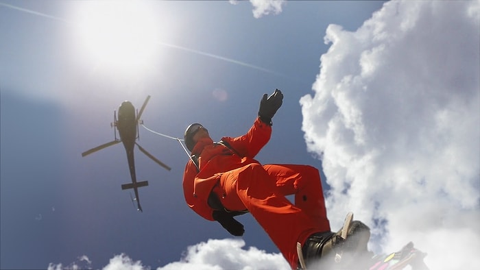 Bulutların Üzerinde Snowboard Yapan Çılgın Adam