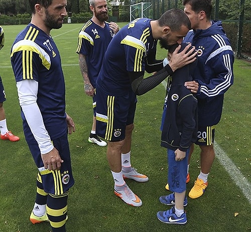 Fenerbahçeli Futbolculardan Minik Taraftara Moral