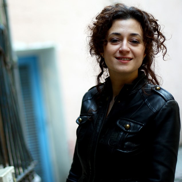 22. "Bugün kimse sana dokunmasa mesela. Öyle dursan. Kimse “Neyin var?” diye sormasa. Çünkü insanın hiçbir şeyinin olmadığı günler de olur. Hiçbir şey günleri..."