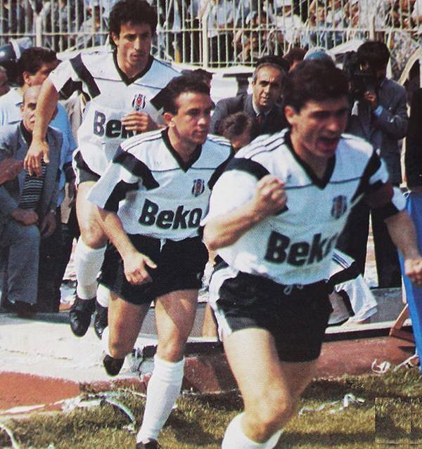 11. 1990 İnönü Stadı | Beşiktaş sahaya çıkıyor. (Recep Çetin, Şifo Mehmet, Rıza Çalımbay / BJK-FB / Rıza'ya dikkat)