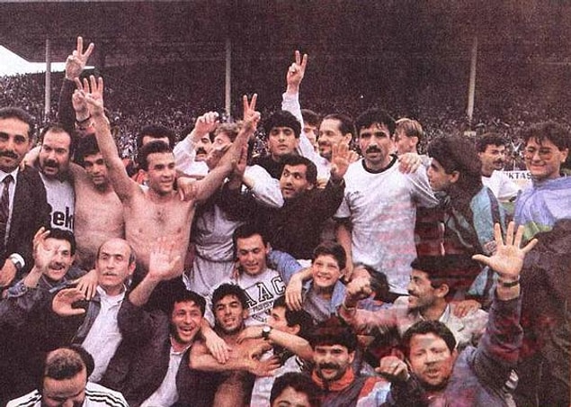 30. Mayıs 1991 Fenerbahçe Stadı | Beşiktaşlı futbolcular ve taraftarlar.