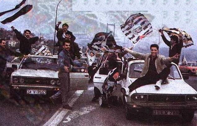 32. 1991 Boğaziçi Köprüsü | Kadıköy'deki Fenerbahçe maçından çıkan Beşiktaşlılar, konvoy ile Beşiktaş'a gidiyor.