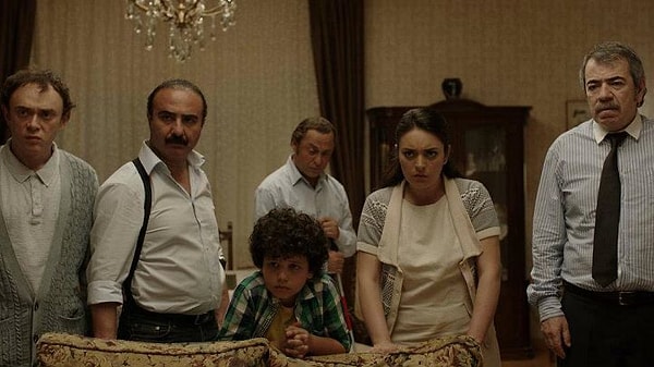 5. Kara Mizah :  Celal Tan ve Ailesinin Aşırı Acıklı Hikayesi (2011)