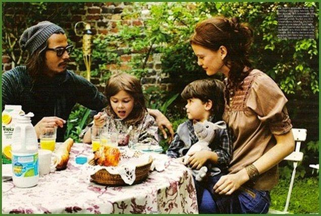 Depp ve Paradis çiftinin bu 12 yıl içersinde Lily-Rose ve John III adında 2 çocuğu oldu.