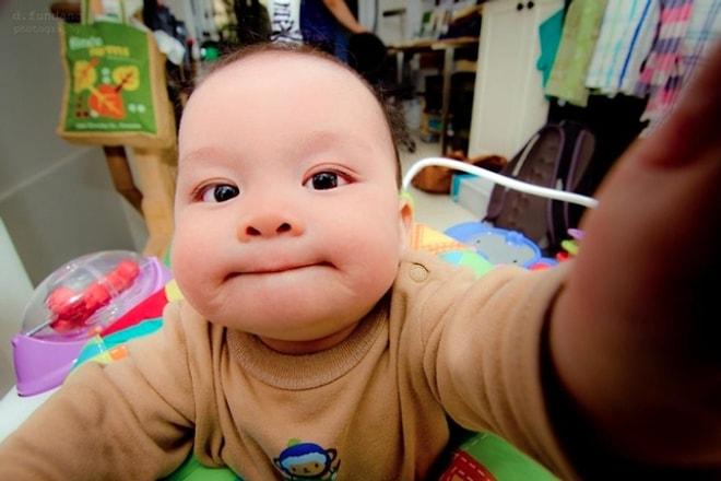 Selfie Çekme Kariyerine Çok Erken Yaşlardan İtibaren Gönül Veren 27 Isırılası Bebek
