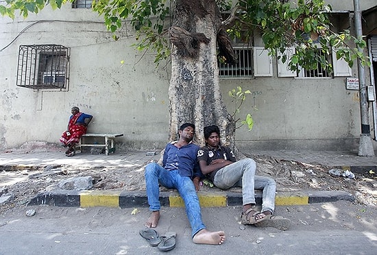 Hindistan'da Sıcaktan Ölenlerin Sayısı 2 Bin 200'ü Geçti