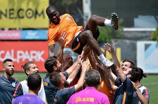 Galatasaray'da Eboue Takım Arkadaşlarına Veda Etti