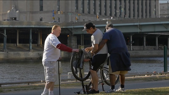 Bisiklet Tekerine Sıkışmış Testis Şakası