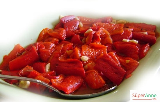 Kırmızı Biber Salatası Tarifi