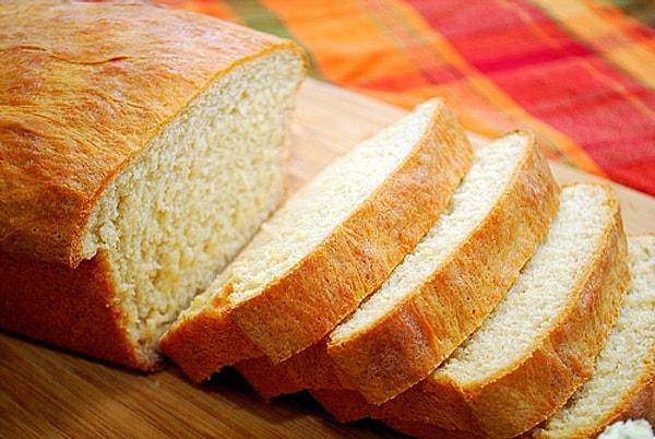 13. Ekmek tüketen biriyseniz, Amerika'nın haddinden fazla tatlı ekmeklerine bir an önce alışmaya çalışın.