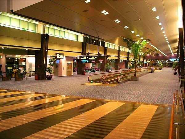 26. Sonuç olarak Changi Havaalanı Dünya'nın en güzel havaalanlarından biri ve gidip görmenizi bekliyor.