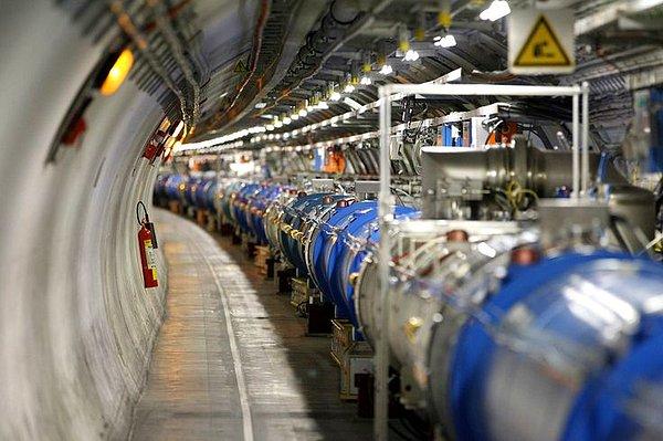 13. Cern'deki Büyük Hadron Çarpıştırıcısı.