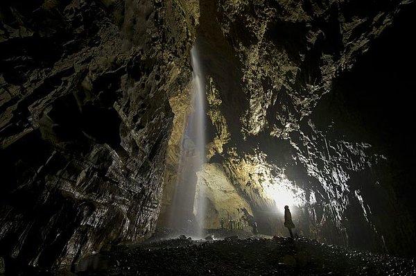 20. Birleşik Krallık'ın en büyük yer altı mağarası.