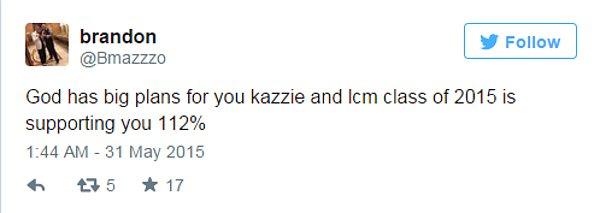 Kazzie'nin sınıf arkadaşlarından biri bu tweeti atarak onu desteklediklerini söyledi.