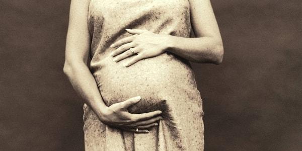 22. Hamile bir kadın