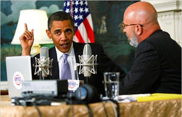 25. Seçim propagandası döneminde bir radyoya konuk olan Obama, en sevdiği müzisyenleri saydı (2012)