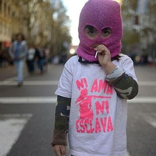 #NiUnaMenos hashtag'i ile sosyal medyada da büyük yankı buldu.