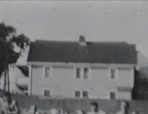 Sadist çift, küçük kızı evin mahzenine kapayıp, ona sistematik bir biçimde işkence etti.
