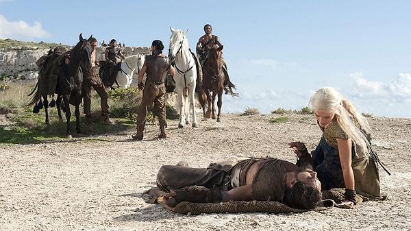 Khal Drogo: Hayır, At Sürmeliyim.