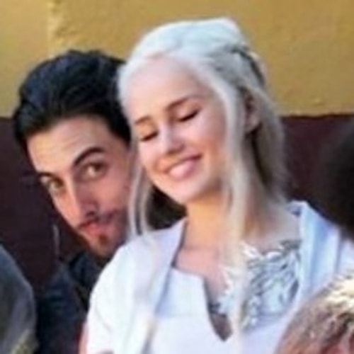 Daenerys ve Daario'nun dublörleri gerçek hayatta da birlikte poz verecek kadar yakın arkadaşlar.