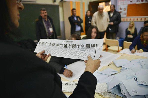 "Seçimler, Kılıçdaroğlu ve diğer muhalefet partileri için kampanya yürüten, oy kullanmak için toplanan, oy sandıklarını koruyan ve usulsüzlükleri bildiren on binlerce gönüllüyü harekete geçirdi."