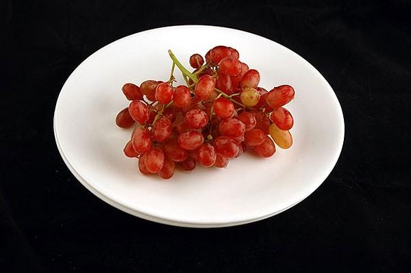 24. 290 gr kırmızı üzüm = 200 kalori