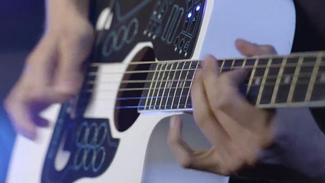 Kablosuz Tuşlarla Akustik Bir Gitarın Orkestraya Dönüştürülmesi