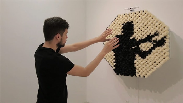 Tüy Yumaklarından Yapılan Ayna