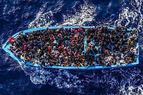 Akdeniz mülteci kaçakçılığından görüntüler
