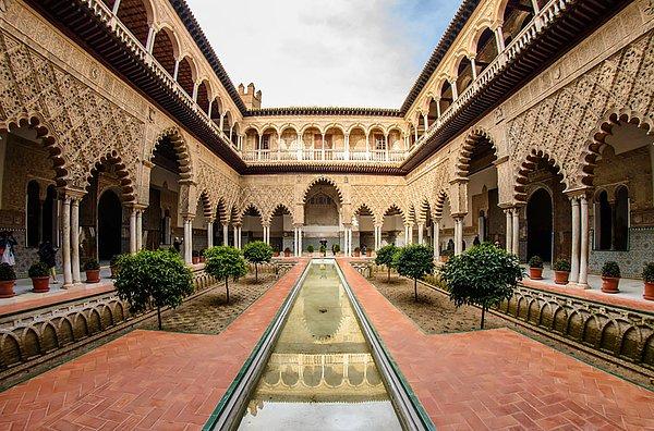 4. Dorne Sarayı: Real Alcázar Sarayı, Sevilla, İspanya