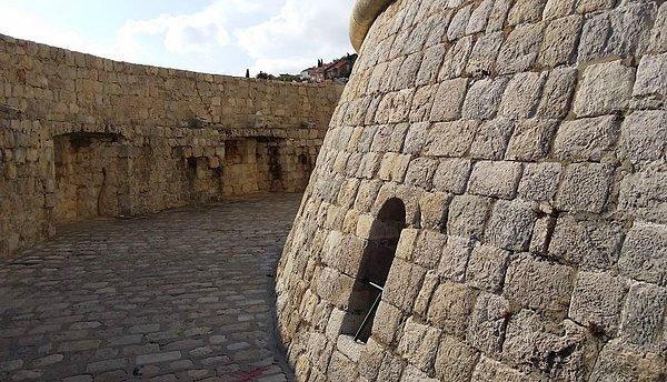19. Ölümsüzler Sarayı'nın girişi: Minceta Kulesi, Dubrovnik, Hırvatistan