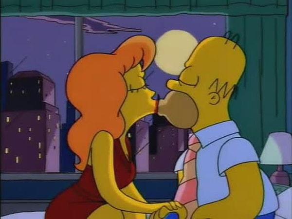 Homer, Lena Dunham tarafından seslendirilen bir eczacıya aşık olur.