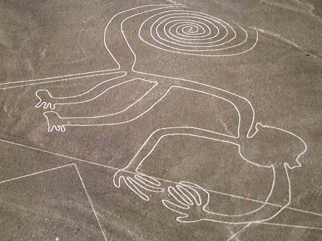 9. Yeryüzüne işlenmiş kaynağı belirsiz desenler: Nazca Çizgileri