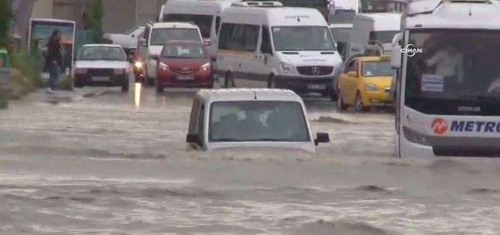 10 Dakikalık Yağmur Ankara'yı Felç Etti