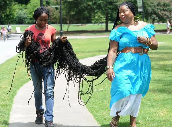 Для решения этой проблемы Аша даже наняла помощницу.