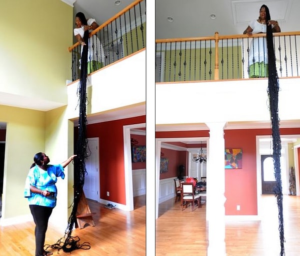 Аша, для лучшего понимания поклонниками того, какой длины ее волосы, даже спускает их со второго этажа.