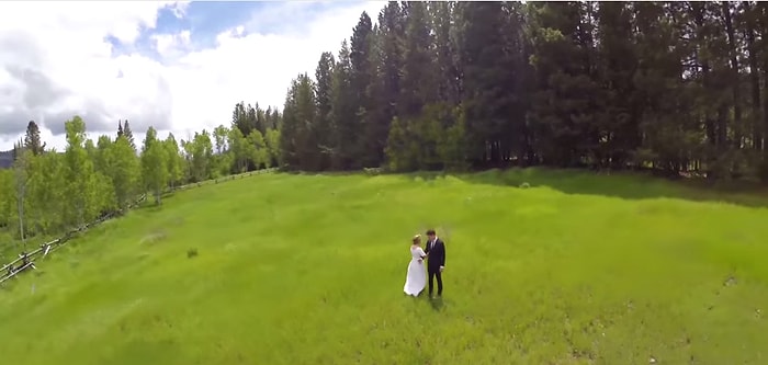 En Mutlu Günlerinde Mutluluk Pozu Veren Çifti Kaydeden Drone'un Ağaca Çarpması