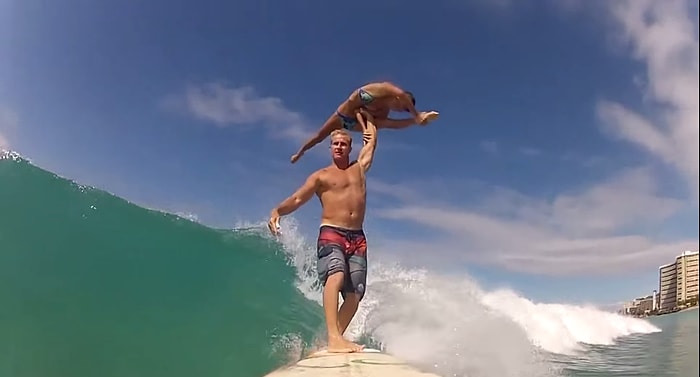 Sörf Tahtası Üzerinde Yaptıkları Hareketlerle Size "Vay be" Dedirtecek Çift