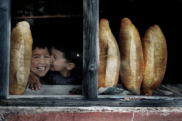 İki kardeşsek, bakkala ekmek almaya gitme konusunda hep kavga ederiz