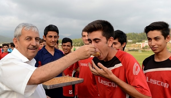 Bir konuda iddiaya gireceksek hep yemekli olanları seçeriz