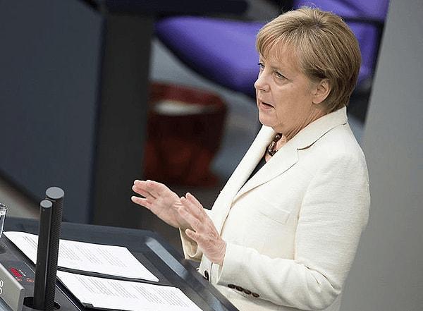 9. Angela Merkel, Hitler'in kızı.