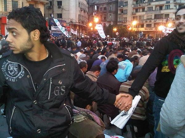 5. Dua Eden Müslümanları Koruyan Hristiyanlar - Mısır Kahire 2011