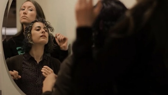 Kısa Boylu Olduğunu Bir Türlü Kabul Edemeyen Kadın