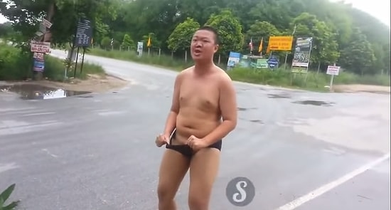 Jackass Özentisi Gencin Kırmızı Karıncaları İç Çamaşırının İçine Doldurması