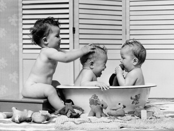 8. Çocukken salonun ortasında leğenle yıkandığımız zamanları hatırlatır bize pazar akşamı.Gözümüzün sabun kaçtığında yanmasını bu yüzden her pazar akşamı hissederiz belki de.