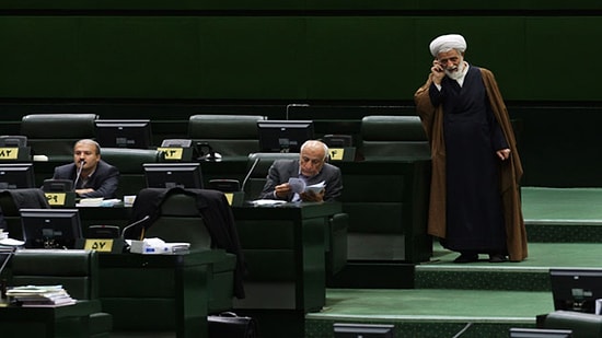 İran'da Üst Düzey Devlet Yöneticilerine Akıllı Telefon Yasak